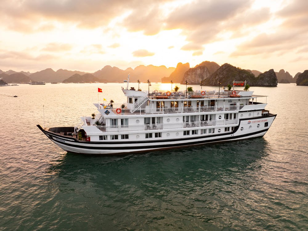 Cozy Bay Grand Cruise Halong