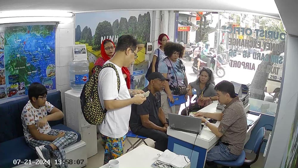 THE SINH TOURIST