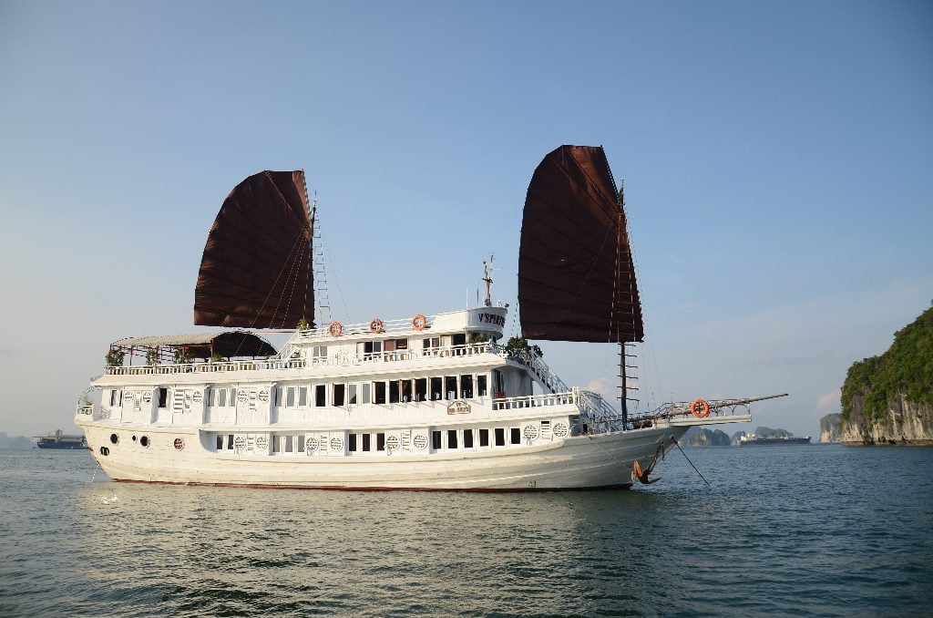 Du thuyền Hạ Long THE SINH TOURIST