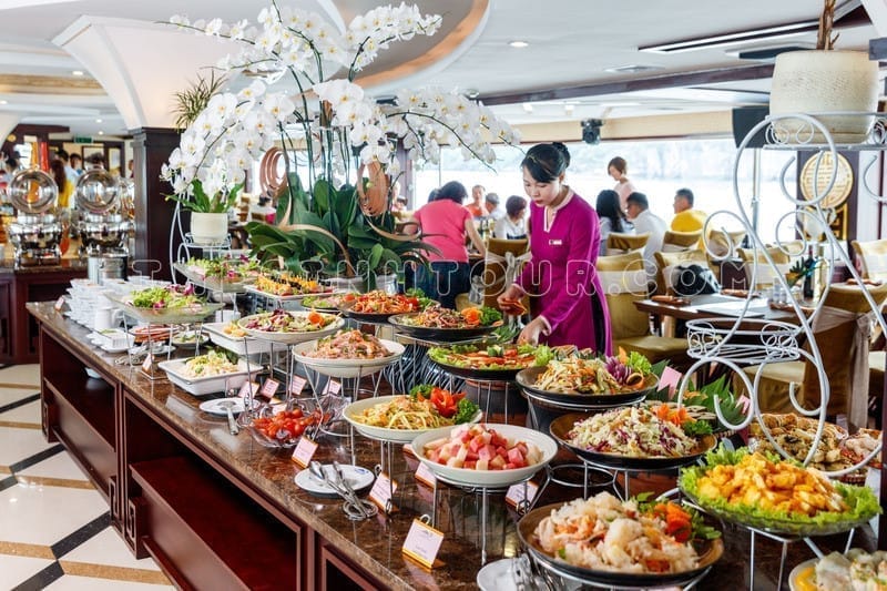 Buffet phong phú với các món hải sản tươi ngon