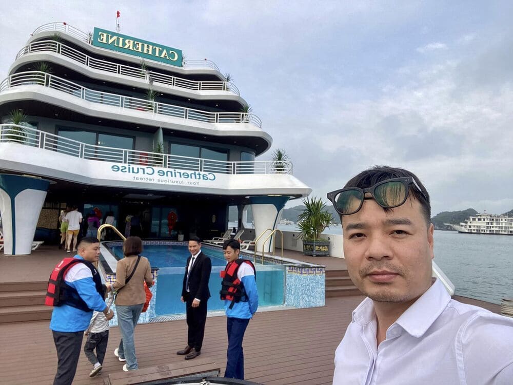 Tham quan check in Catherine Cruises Ha Long Bay