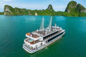 iris-halong-cruise