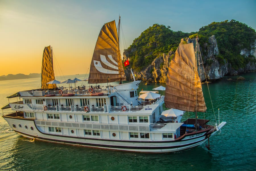 bhaya-classic-cruise-halong