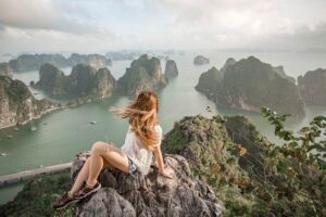 Núi Bài Thơ Hạ Long